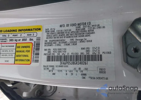 2016 Ford Fusion Energi Titanium z USA, uszkodzony, nr VIN 3FA6P0SU8GR340261